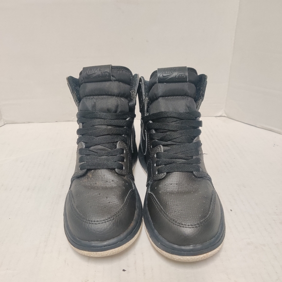 Jordan retro 1 black perforated sz 7 women/ 5.5y - Picture 2 of 8